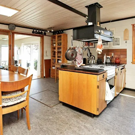 Two-bedroom Holiday In 1