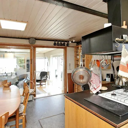 Two-bedroom Holiday In 1 *
