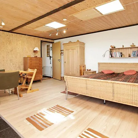 Two-bedroom Holiday In 1 *