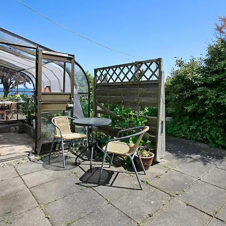 Two-bedroom Holiday In 1 *