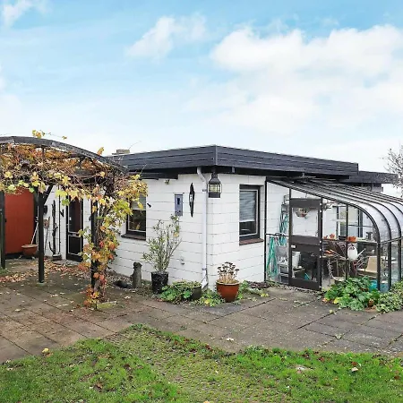 Two-bedroom Holiday In 1 * Hesselager